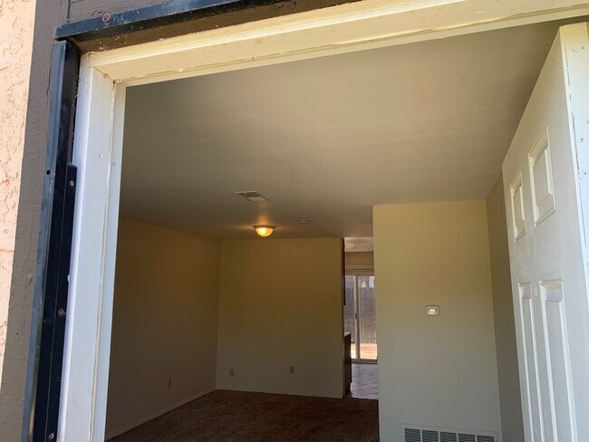 Building Photo - Cozy 2 Bed 1 Bath Home For Rent