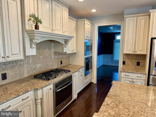 Building Photo - 42403 Pine Forest Dr