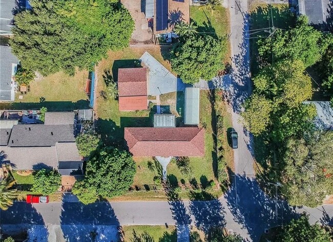 Building Photo - 313 24th Ave E