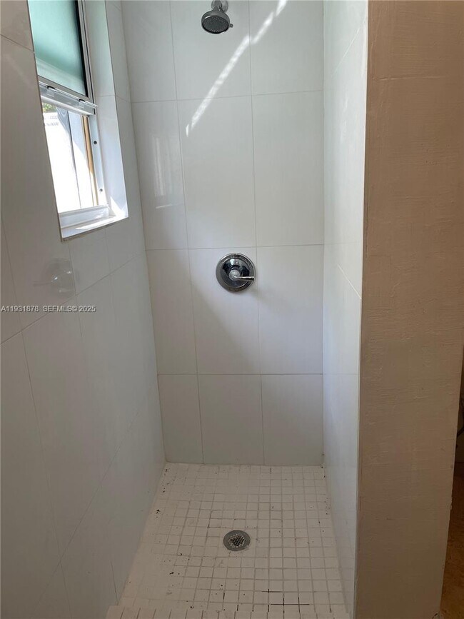 Building Photo - 1365 Marseille Dr