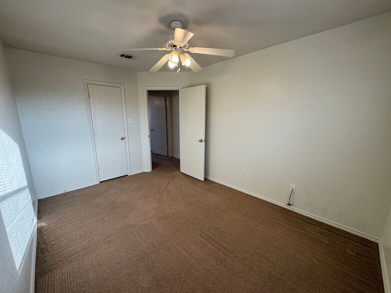 Building Photo - 1602 Aztec Trce