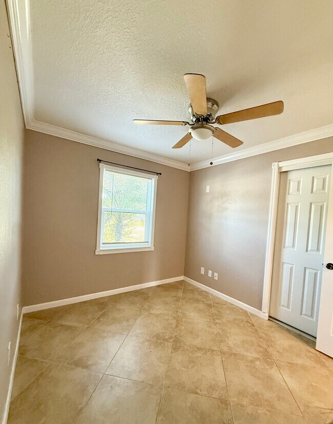 Building Photo - 4427 Tuna Dr