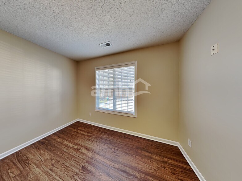 Building Photo - 8111 Kingston Dr