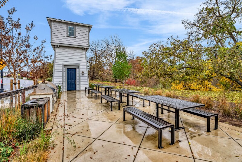 Building Photo - 33 Irby Ranch Dr