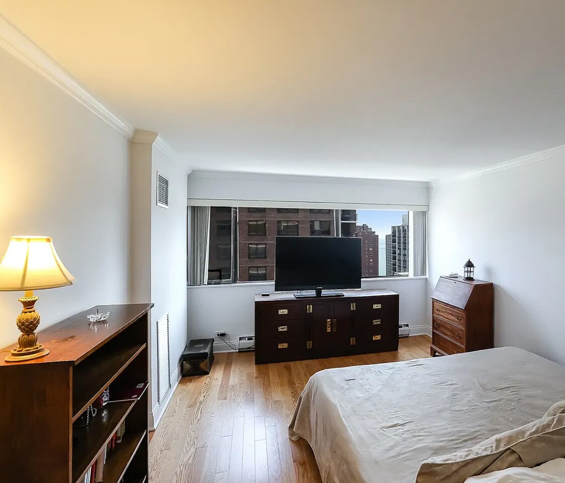 Building Photo - 1415 N Dearborn Pkwy