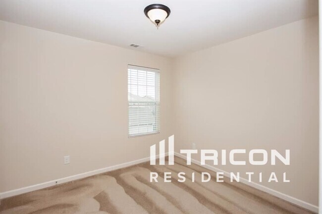 Building Photo - 2037 Silverton Cir