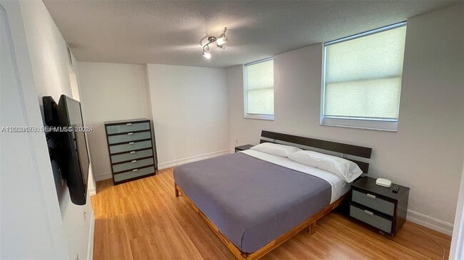 Building Photo - 1200 Brickell Bay Dr