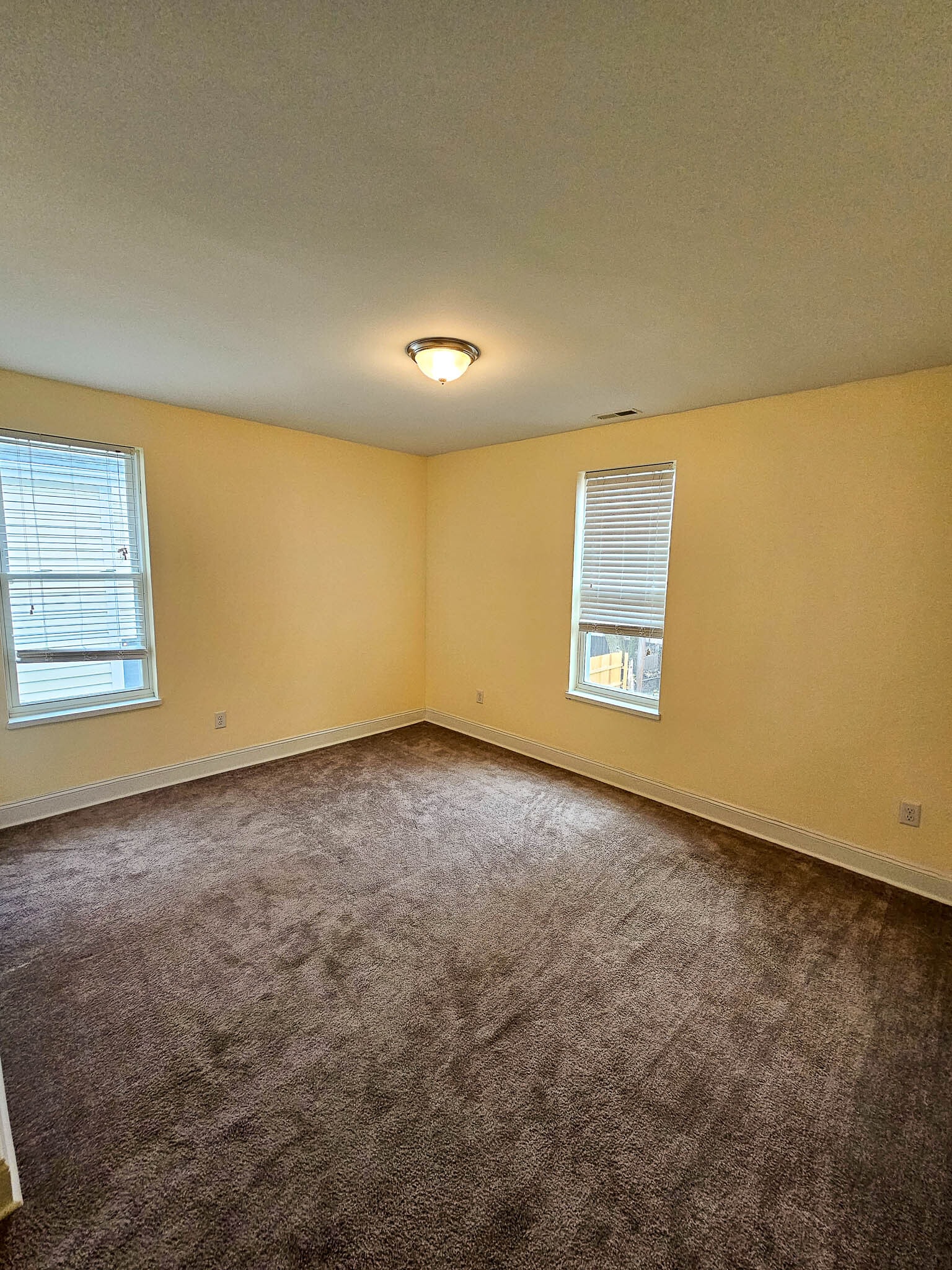 Building Photo - 389 W 4th Ave