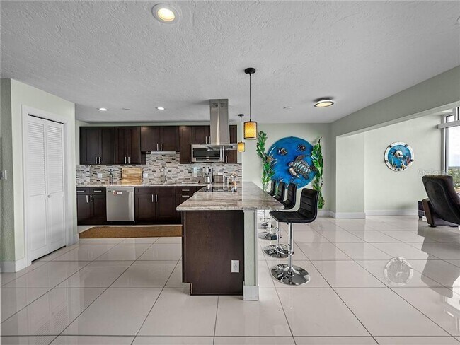 Building Photo - 7200 Sunshine Skyway Ln S
