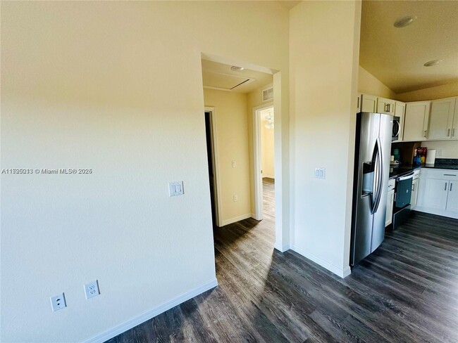 Building Photo - 131 Carousel Ave