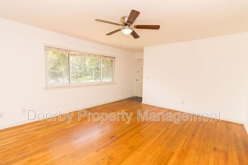 Building Photo - 833 Ashland Terrace
