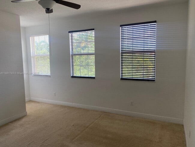 Building Photo - 948 SW 147th Ave