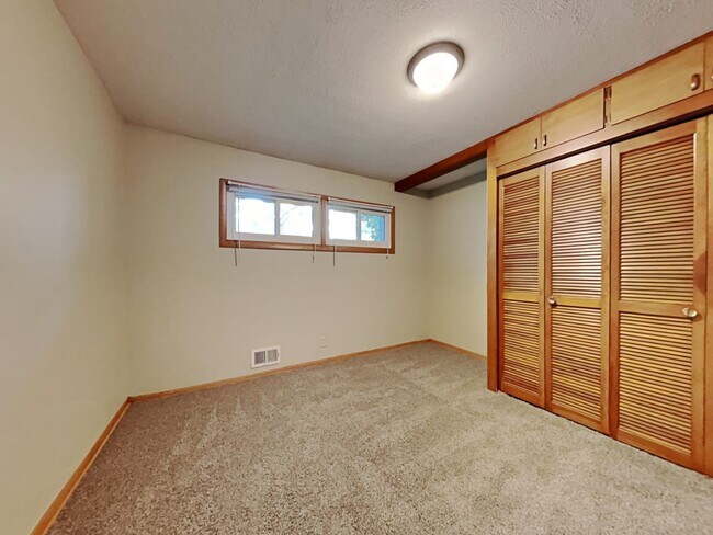 Building Photo - 2551 Charlotte St