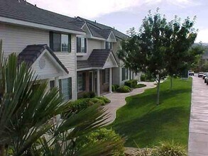 Building Photo - Affordable Two-Bedroom Townhome in Lexington Hills