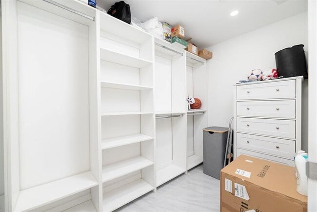 Building Photo - 16385 Biscayne Blvd