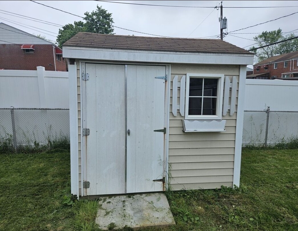 Building Photo - 1016 Middleborough Rd