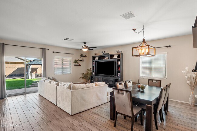 Building Photo - 242 Pacific Dr