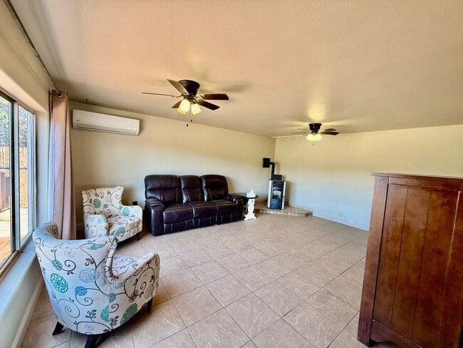 Building Photo - 4-BR Home with Horse Privileges in Apple Valley