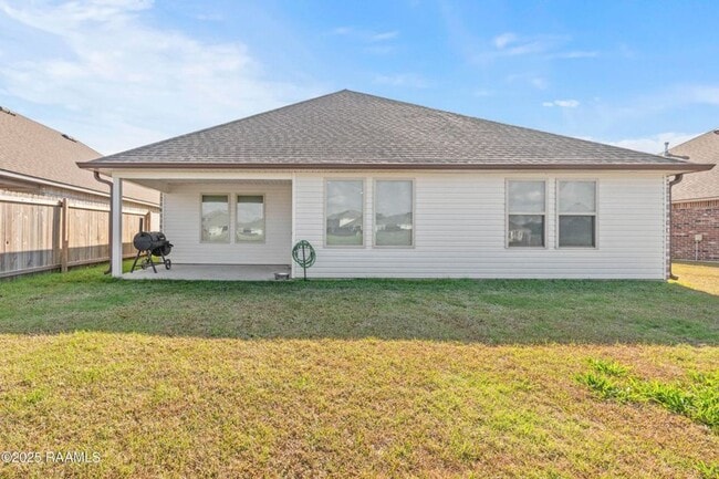 Building Photo - 110 Still Lk Dr