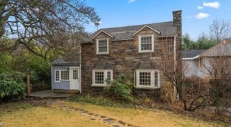 Building Photo - 4240 Fairview Ave