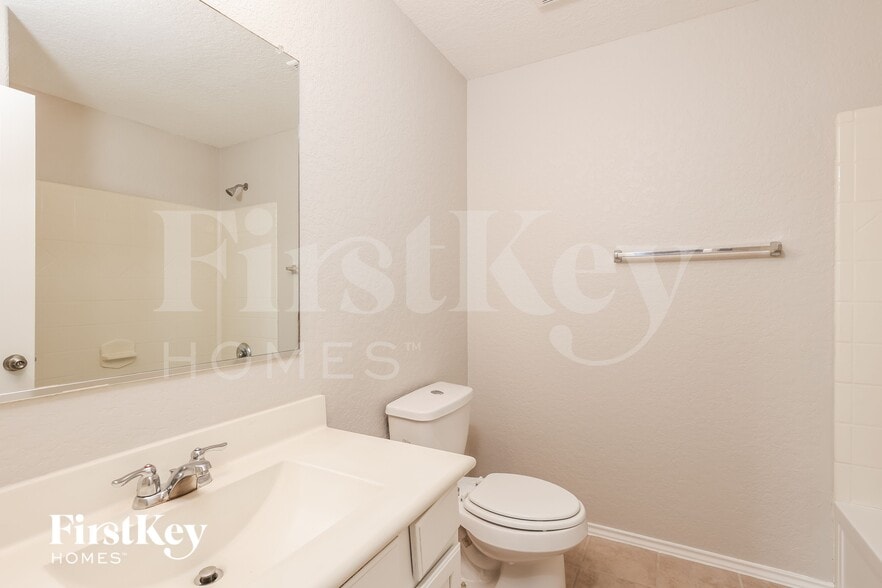 Building Photo - 3003 Candleside Dr