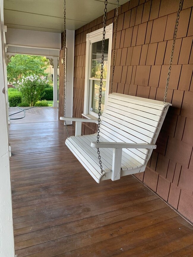 Building Photo - Downtown Auburn Charmer