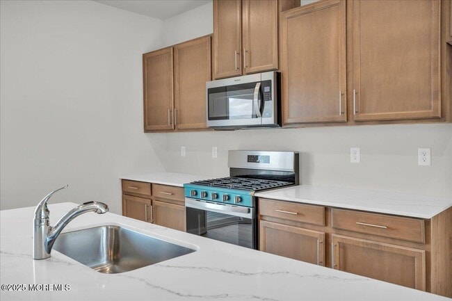 Building Photo - 220 Sandy Rdg Rd