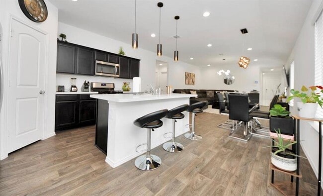 Building Photo - 14634 Cyn Pnes Ln