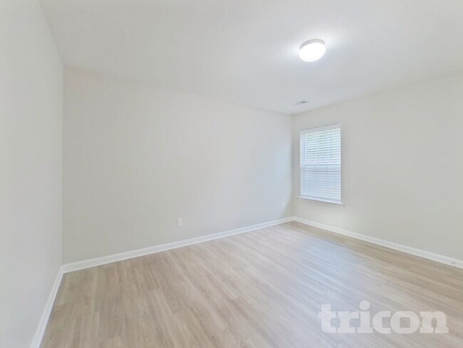 Building Photo - 750 Chariot Way