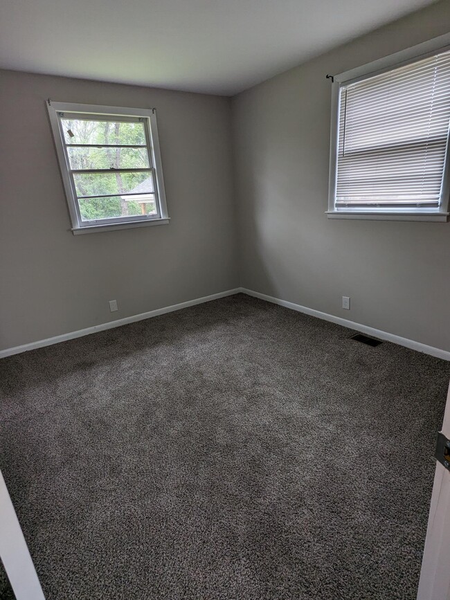 Building Photo - 1709 D Ville Dr
