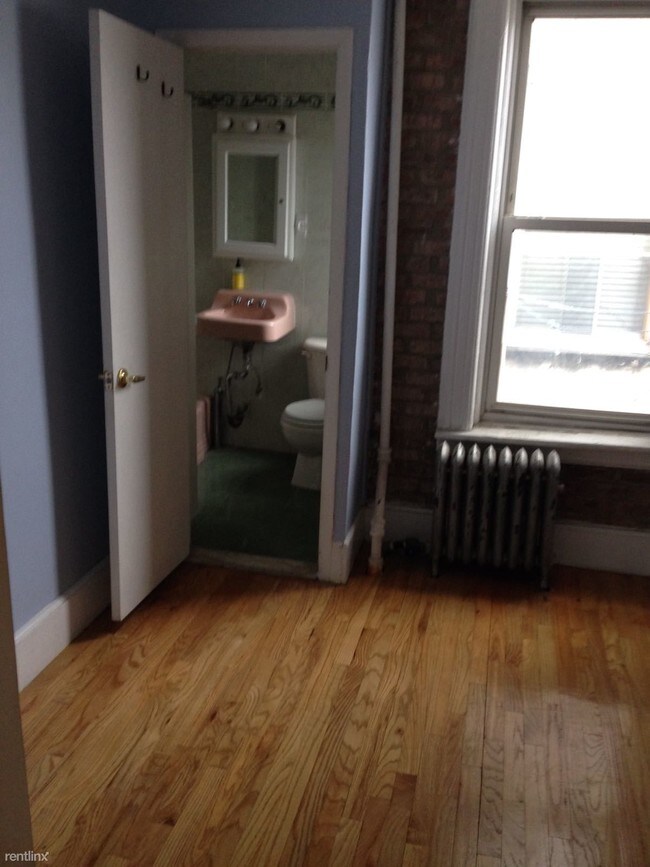 Building Photo - 462 Carroll St