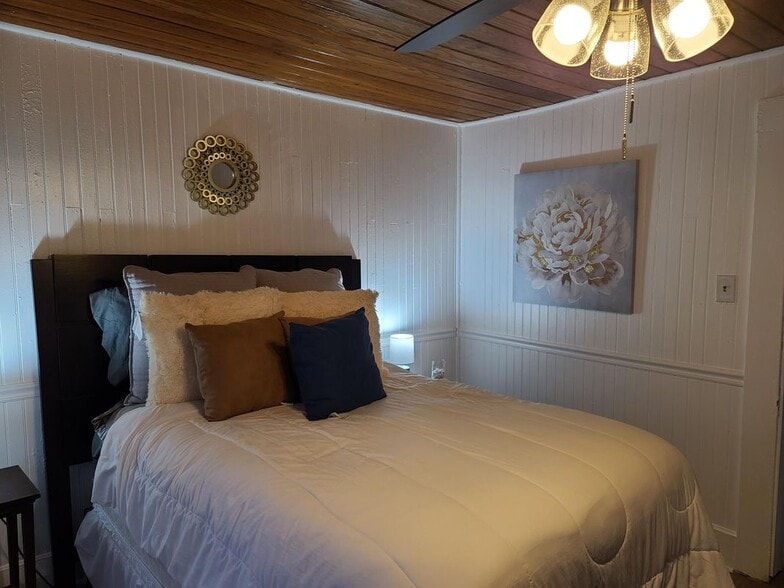 Building Photo - 904 Park Ave