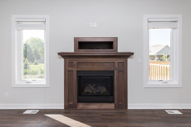 Building Photo - Contemporary Altoona Single Family Home! N...