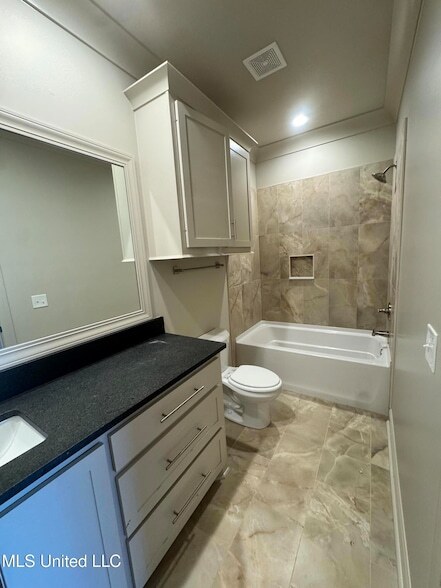 Building Photo - 107 Southern Oak Wy