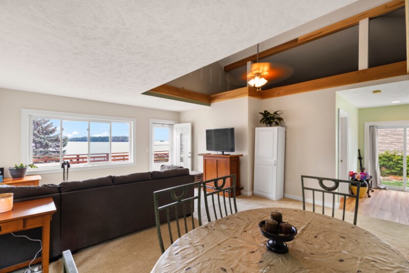 Building Photo - 6881 Deluxe Park