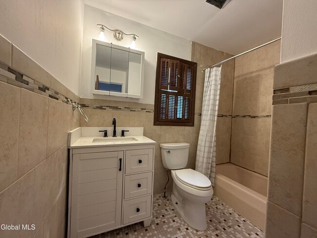 Building Photo - 5 Dowling Rd