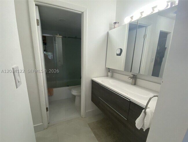 Building Photo - 1200 NE Miami Gardens Dr