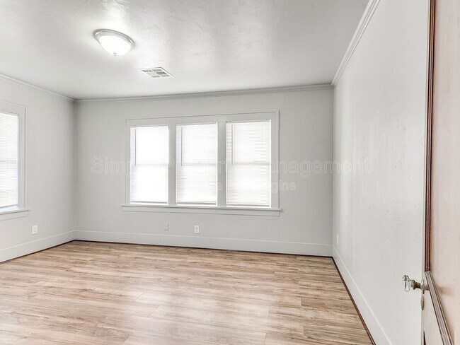 Building Photo - 912 NW 98th St