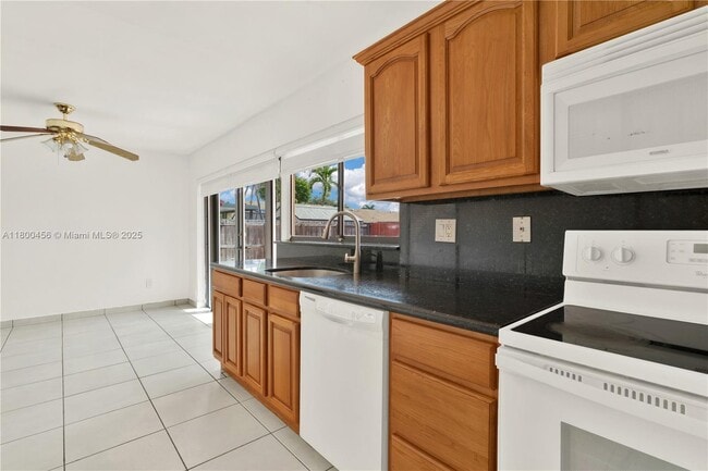 Building Photo - 7127 SW 154th Ct