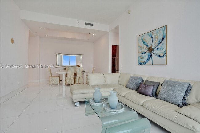Building Photo - 16001 Collins Ave
