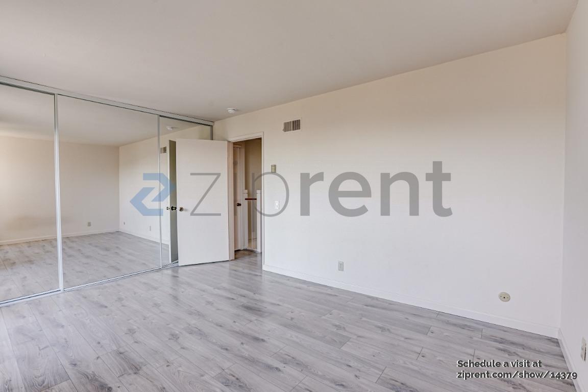 Building Photo - Unit