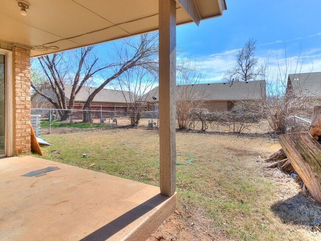 Building Photo - Charming West Norman Duplex
