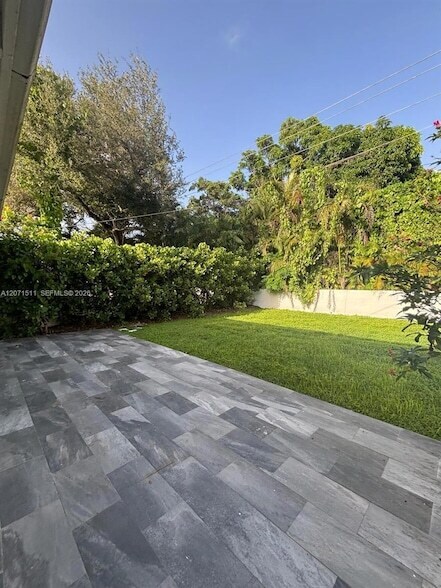 Building Photo - 12253 SW 82nd Ave