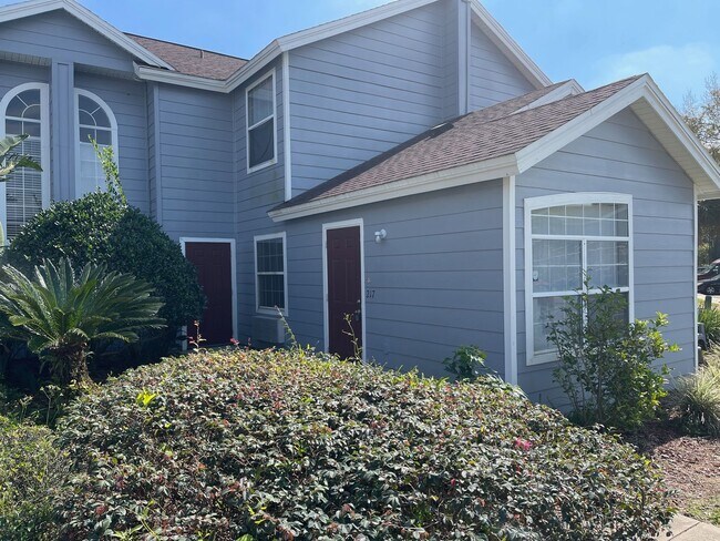 Primary Photo - Cozy 1 Bedroom/Studio Style, 1 Bathroom Co...