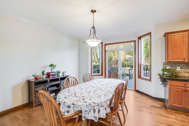 Building Photo - Beautiful 5 bed, 3 bath rental home in North Central, Gresham!