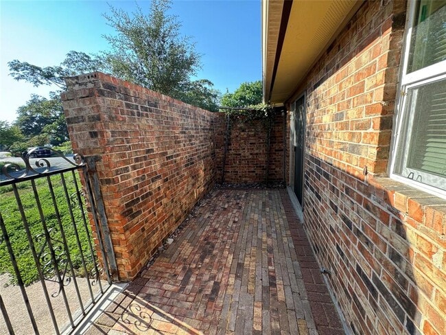 Building Photo - 4701 Sagebrush Cir