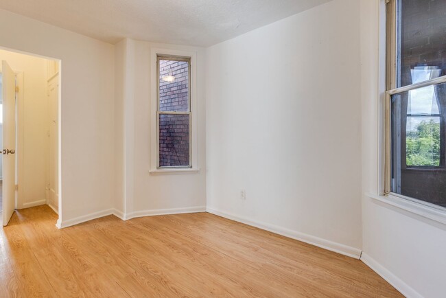 Building Photo - 2216 Arlington Ave