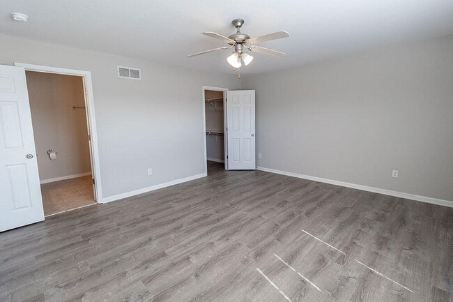 Building Photo - 1924 Center St