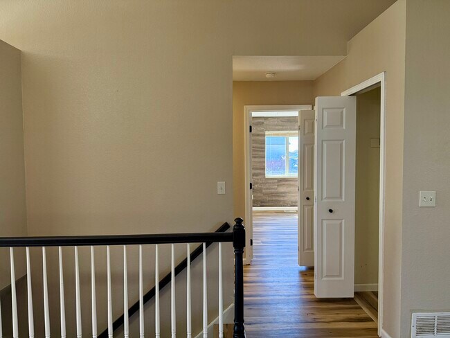 Building Photo - 7283 Coral Ridge Dr