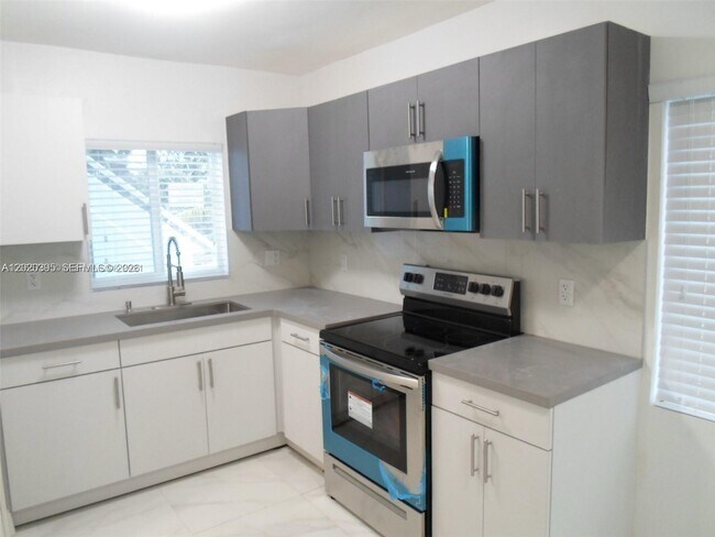 Building Photo - 354 NW 59th Terrace